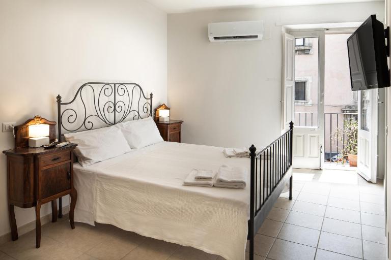 Garibaldi 94- Intera casa a 2 passi dal Duomo - B&B Catania