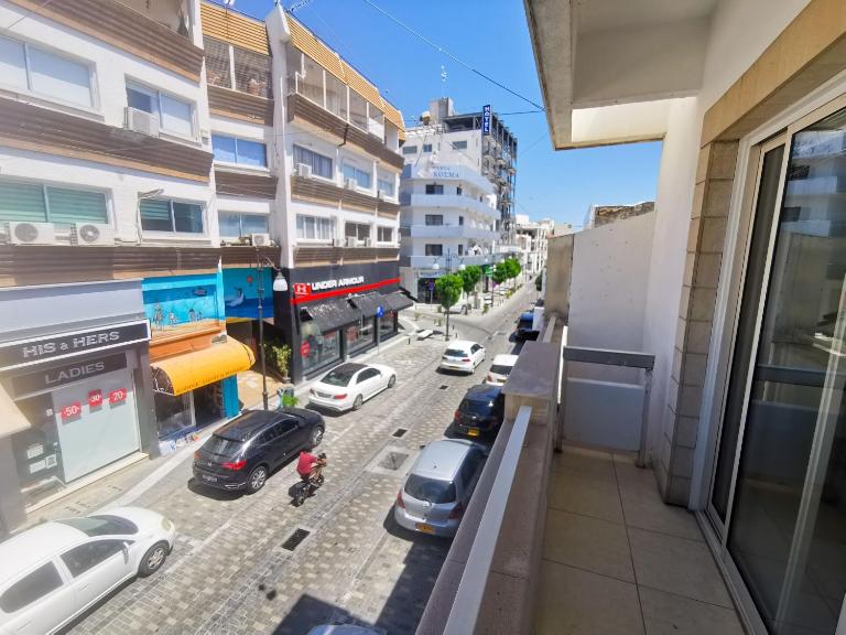 FlipFlop City Center Apartment - Chambres d'hôtes Larnaca