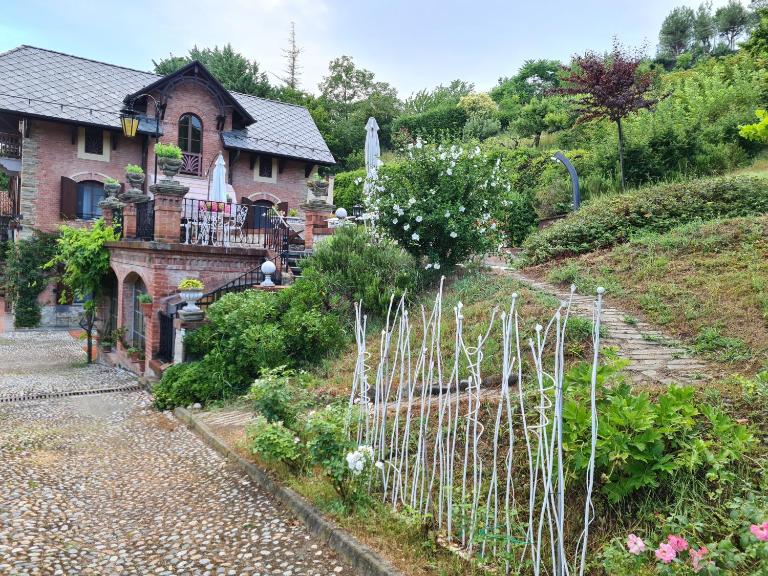 Villa La Favorita - B&B Alba