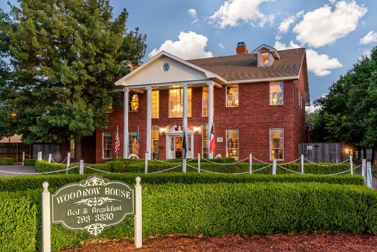 Woodrow House Bed & Breakfast - B&B Lubbock