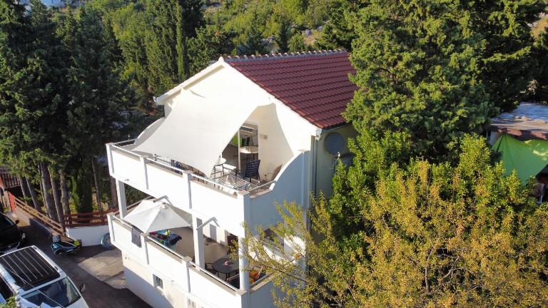 Tomo Apartment - Bed and Breakfast Starigrad