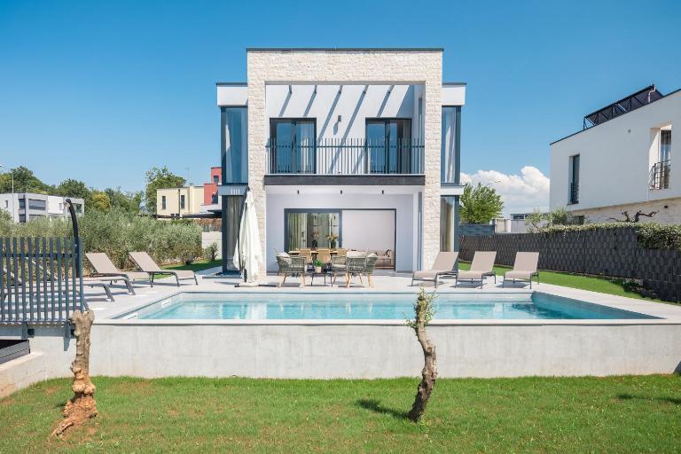 Villa Grota - Luxury 4-Bedroom Villa with Private Pool & Garden - B&B Poreč