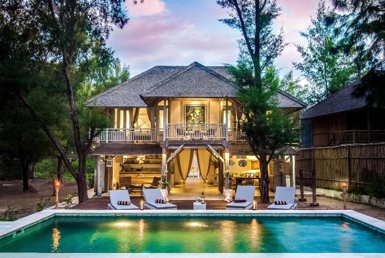 Coral Flora Villa Beach Front - B&B Gili Trawangan