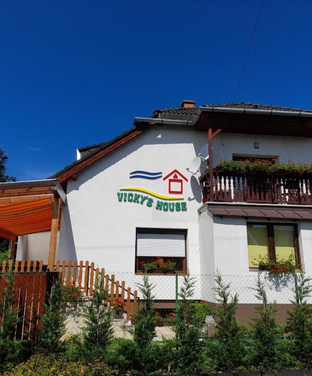 Vicky's House - B&B Bük