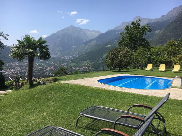 Villa Corazza-Bezauberndes Appartment+ Schwimmbad - Ferienwohnung Dorf Tirol
