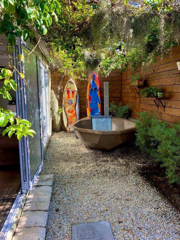 Modern Spacious Cottage with Hot Tub, Flora Studio - B&B Hermanus