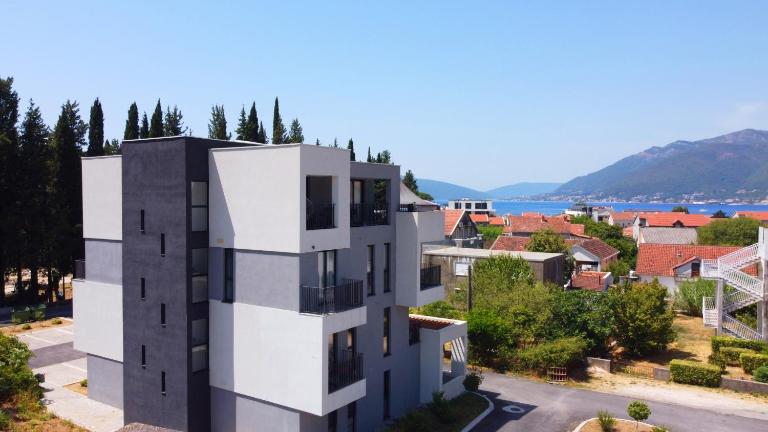 Albedo - Charming Apartment with Amazing Location - Bed and Breakfast Tivat