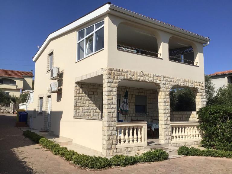 Apartments P&L - 25m from beach - Chambres d'hôtes Tkon