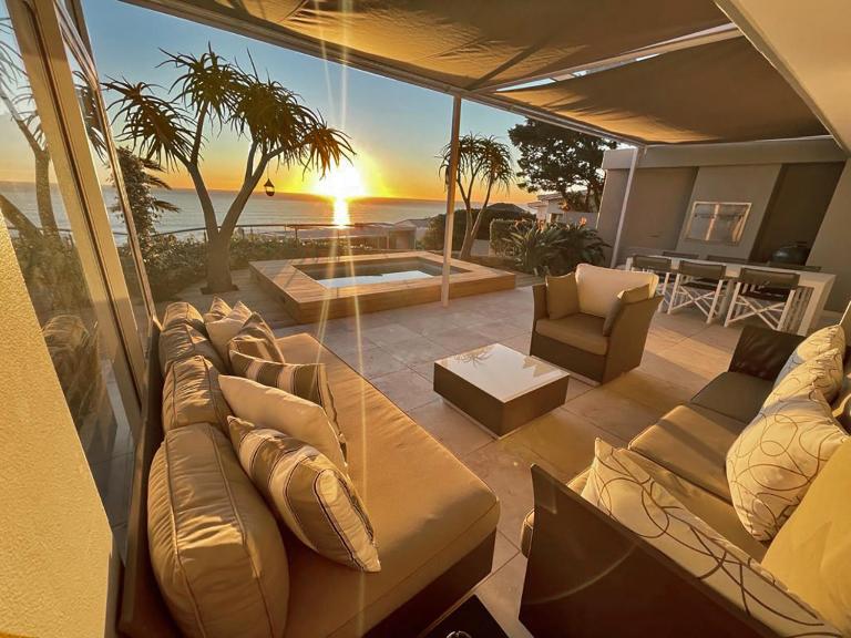 Sunset Bay Camps Bay - Villa with pool & sea views - B&B Cape Town
