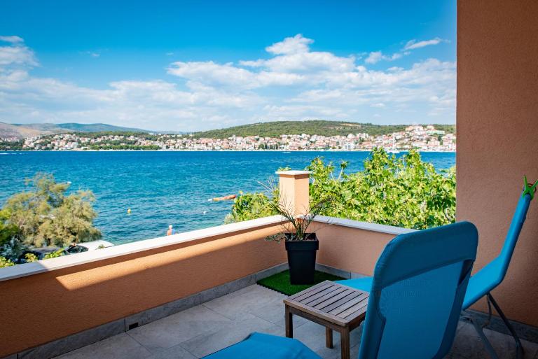 Beach Holiday home with private jacuzzi & parking - Ferienwohnung Trogir