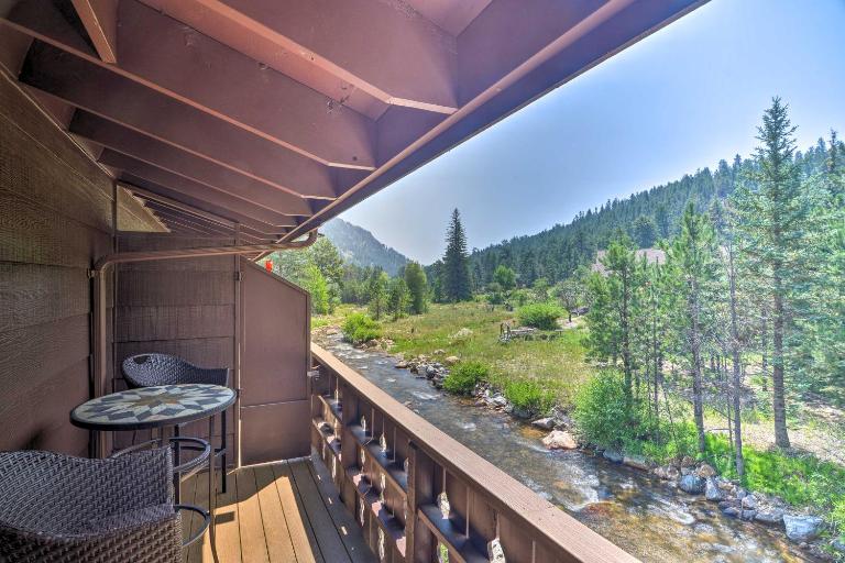 Estes Park Condo ~ 1 Mi to RMNP! - Bed and Breakfast Estes Park