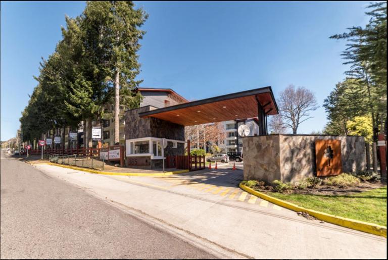 Exceptional Deluxe Apartment Pucon near Lake and Volcano - B&B Pucón