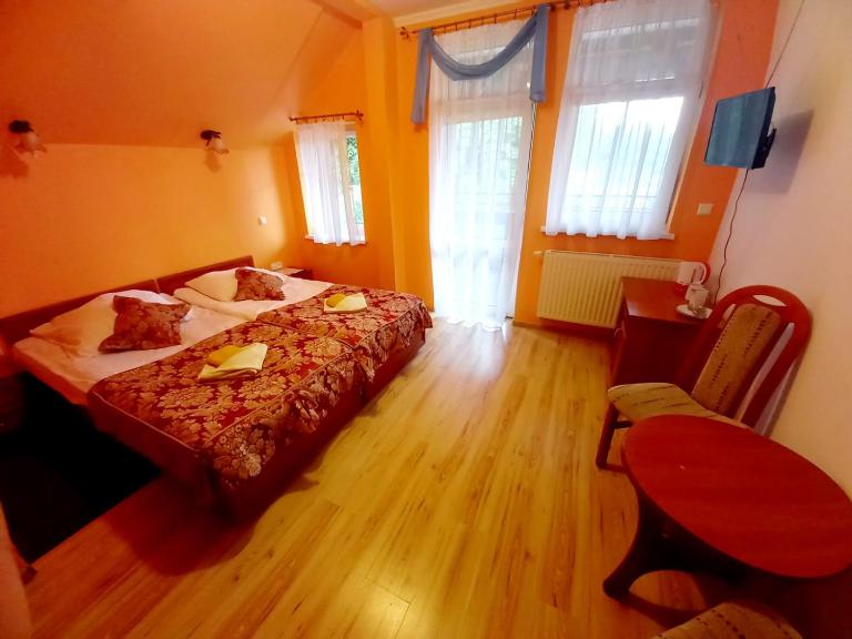 Willa Romantika - Bed and Breakfast Kudowa-Zdrój
