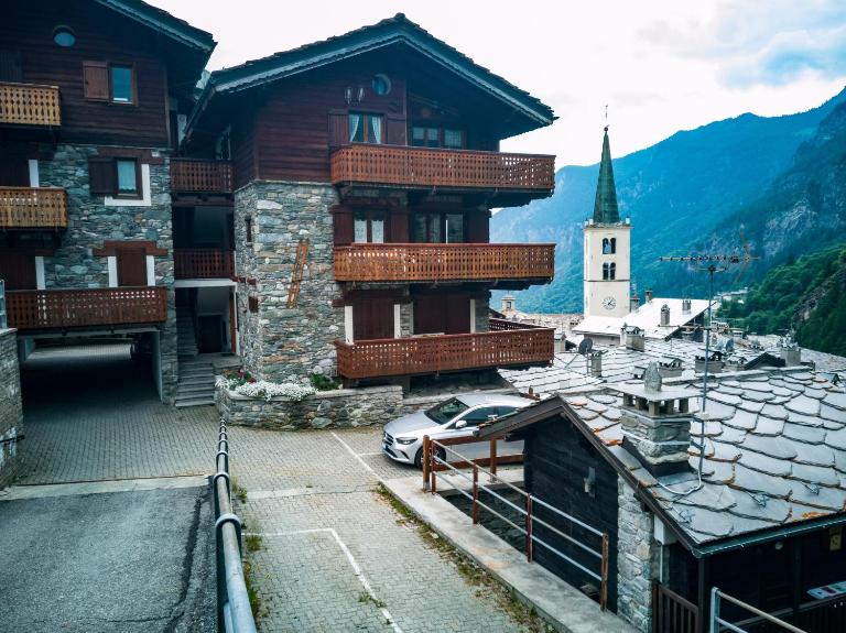 "Lo méquio de Emilie" 2 passi da centro e piste - B&B Valtournenche