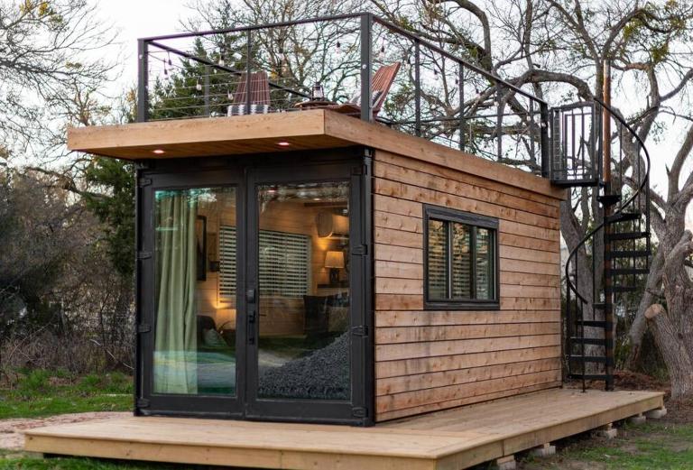 The Stable Tiny Container Home-12 min to Magnolia - B&B Bellmead