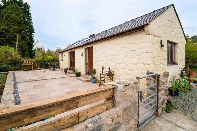 Bwthyn Bach Cozy country retreat - B&B Criccieth