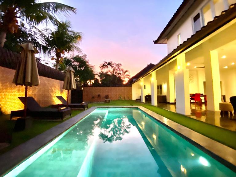 Villa JULIA | heart of Seminyak | 350m Beach - Bed and Breakfast Seminyak
