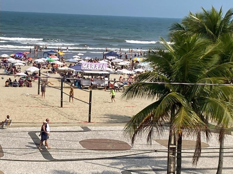 Aconchegante studio frente mar com vista CANTO DO FORTE - Bed and Breakfast Praia Grande