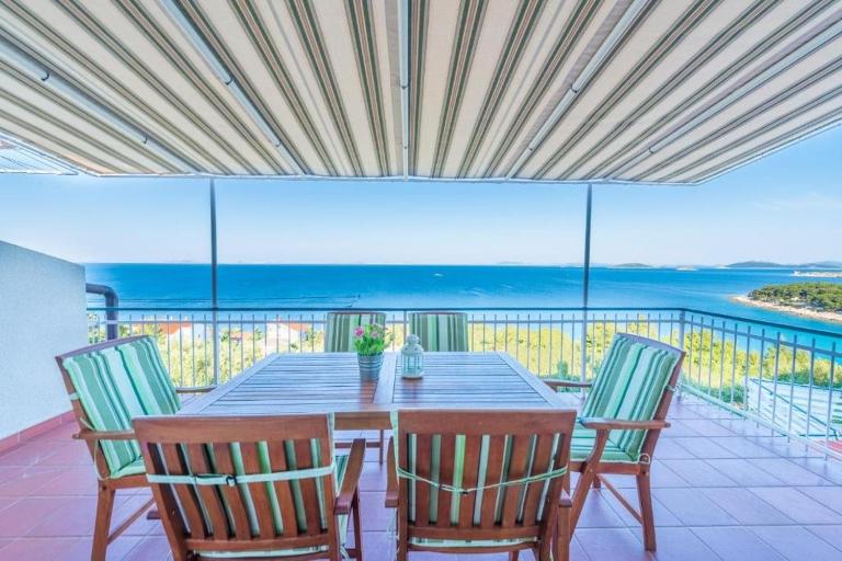 Apartment in Murter with sea view, terrace, air conditioning, Wifi 5026-3 - B&B Murter