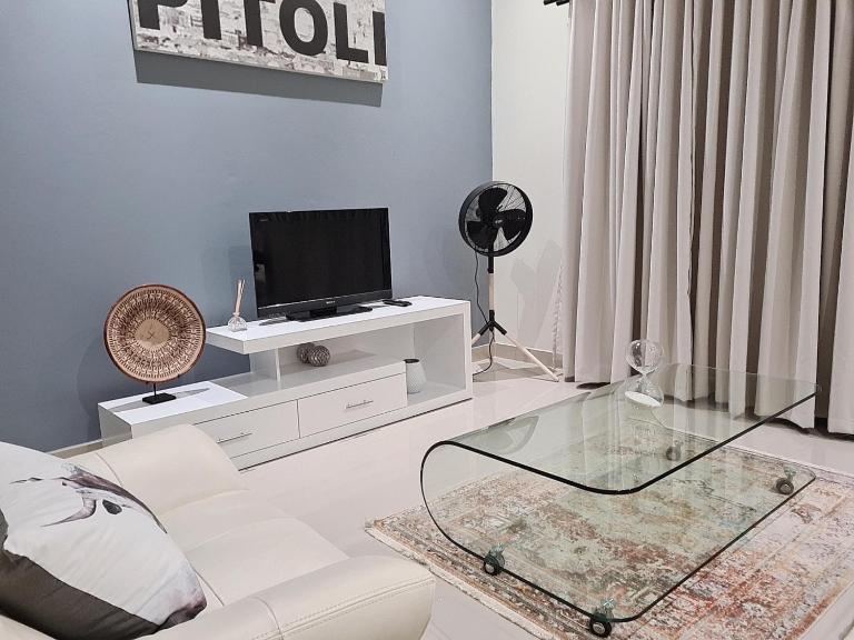 Modern Executive Unit - Bed and Breakfast KuGompo City