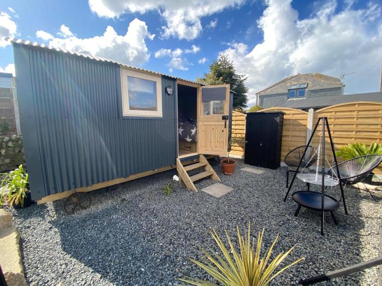 Stargazy Shepherds Hut - Chambres d'hôtes St Ives