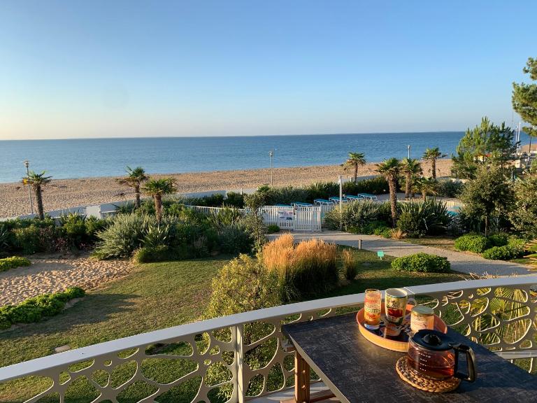 Le Rêve, les pieds dans l'eau, face à l'Ile de Ré - B&B La Tranche-sur-Mer