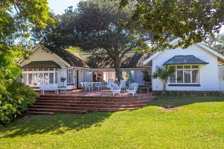 Kwa Thibi Cottage Sleeps 14-with inverter - Chambres d'hôtes eMdloti