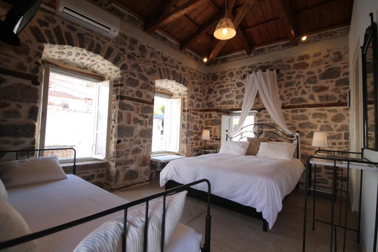 Guesthouse Alexandra - Ferienwohnung Ýdra