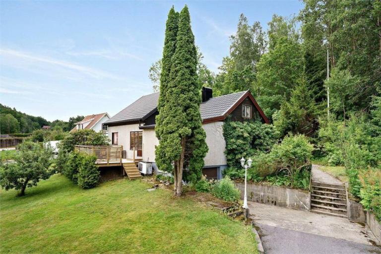 Beutiful house with large garden . - B&B Lilla Edet