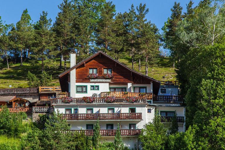 Alpenappartements Schwalbennestl - Chambres d'hôtes Mittenwald