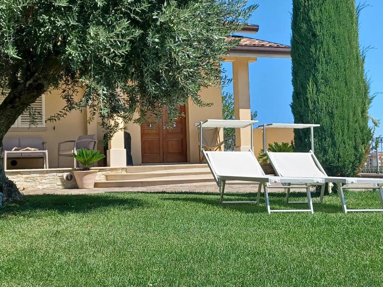 Il Giardino degli Ulivi - B&B Corpolò