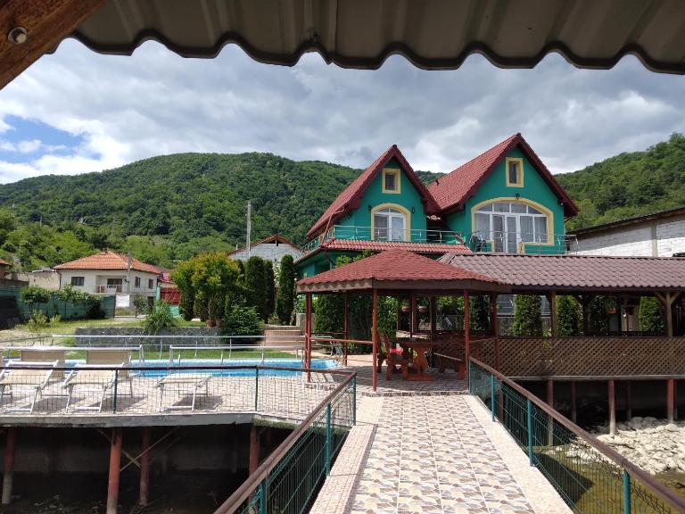 Casa Lucian - Bed and Breakfast Dubova