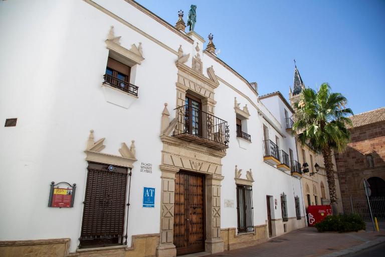 Palacio Sirvente Mieres - PARKING GRATUITO - Bed and Breakfast Andújar