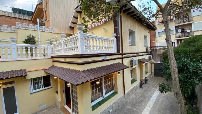 Casa Flores del Mediterráneo - B&B Badalona