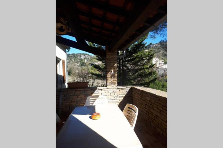 La maison près de la cascade. - B&B Rochecolombe