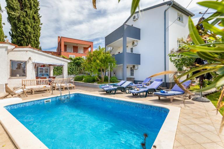 Nature & Sea Holiday Home with Pool - B&B Pula