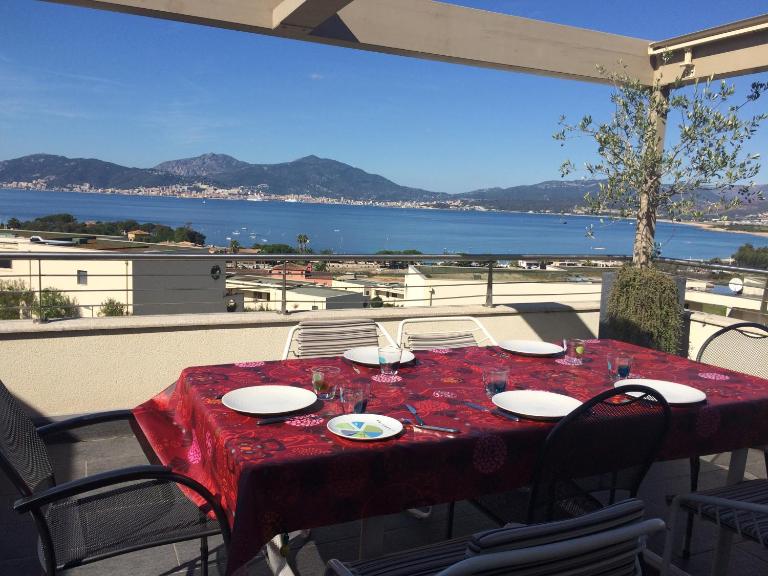 VUE MAGNIFIQUE SUR BAIE AJACCIO - B&B Porticcio