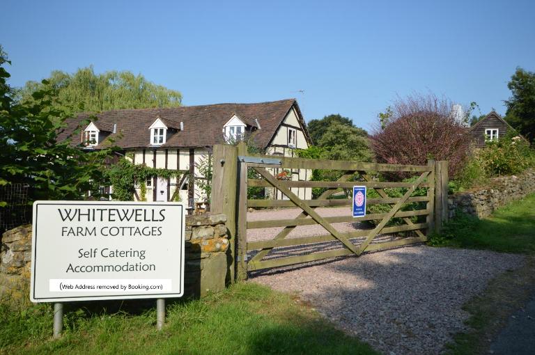 Whitewells Farm Cottages - 7 exceptionally well appointed pet friendly barn conversions set in 10 acres of gardens, fields and woodland suitable from 2 to 24 people with breathtaking views towards the Malvern Hills, Herefordshire and Worcestershire - B&B Mathon