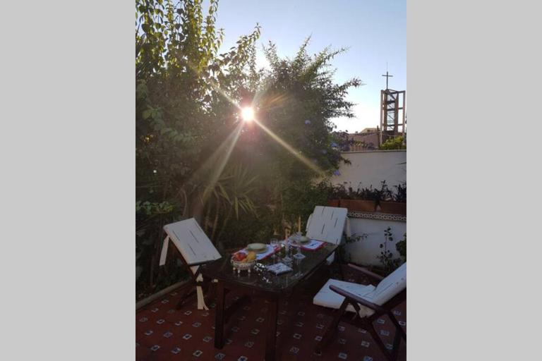 Casa en GRANADA con hermoso jardín, parking calle - B&B Granada