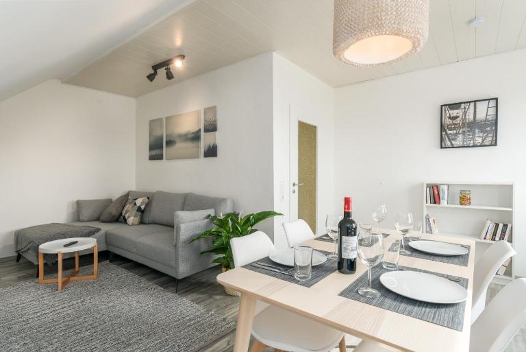 CASSEL LOFTS - Komfortable Wohnung für 4 - nahe SMA & Fulda - B&B Neustädtel