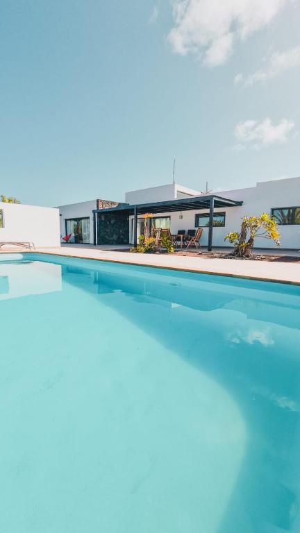 Villa Wind Wave 28A Heated & Shared Pool - B&B Lajares