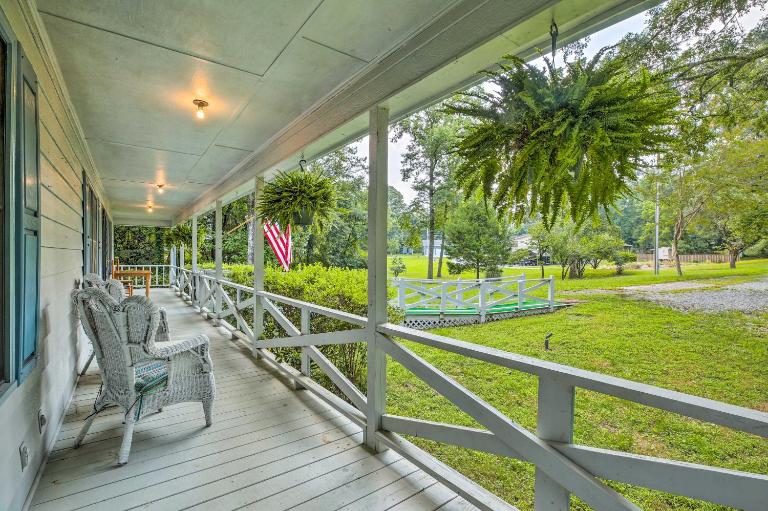Quiet Home w/ Fire Pit - 1 Mi to Downtown Acworth! - Ferienwohnung Acworth