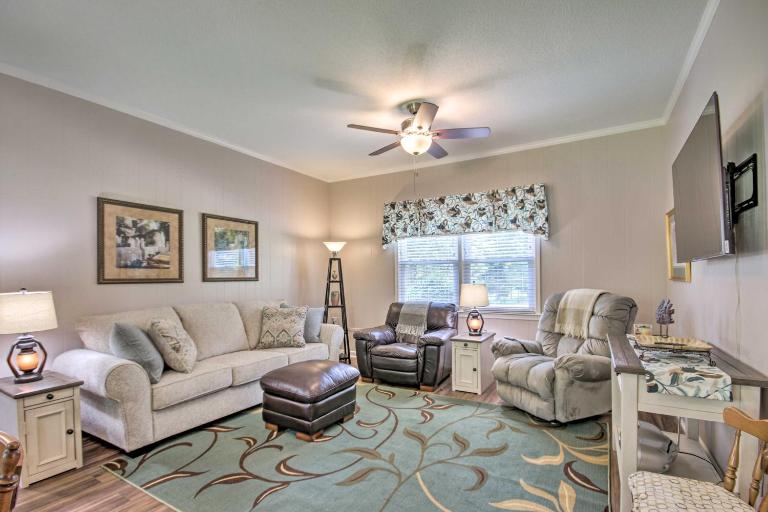 Family Home w/ Fire Pit, 2 Mi to Lake Access - B&B Lexington