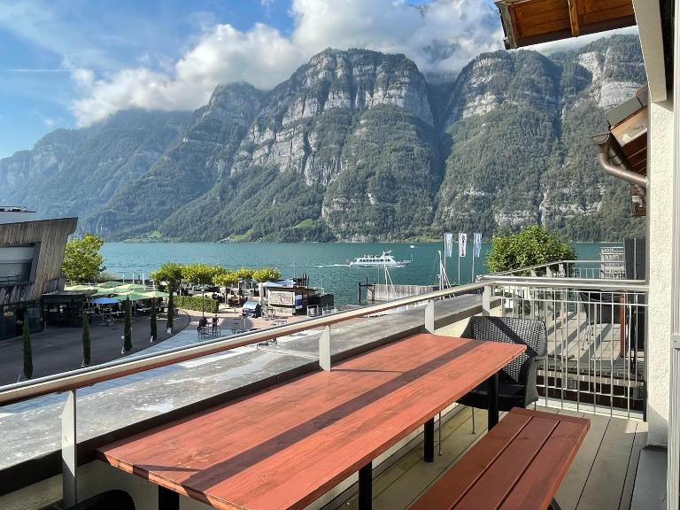 Luxuriöses Galerie-Penthouse direkt am Walensee - B&B Unterterzen