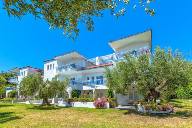 Xenios Faros Apartments - B&B Poseidi