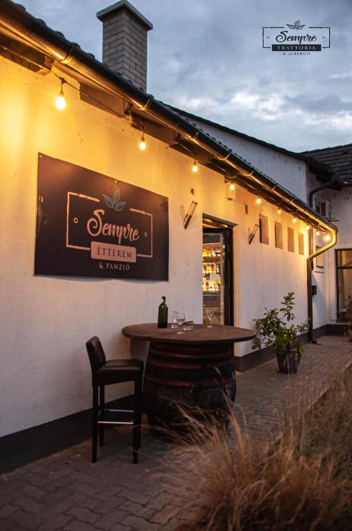 Sempre Étterem És Panzió - Bed and Breakfast Székesfehérvár