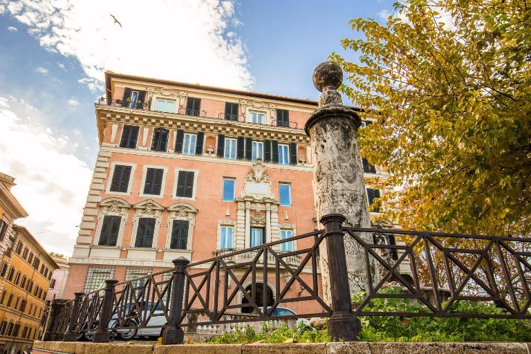 Palazzo Marescalchi Belli, vicino Piazza di Spagna - B&B Rome