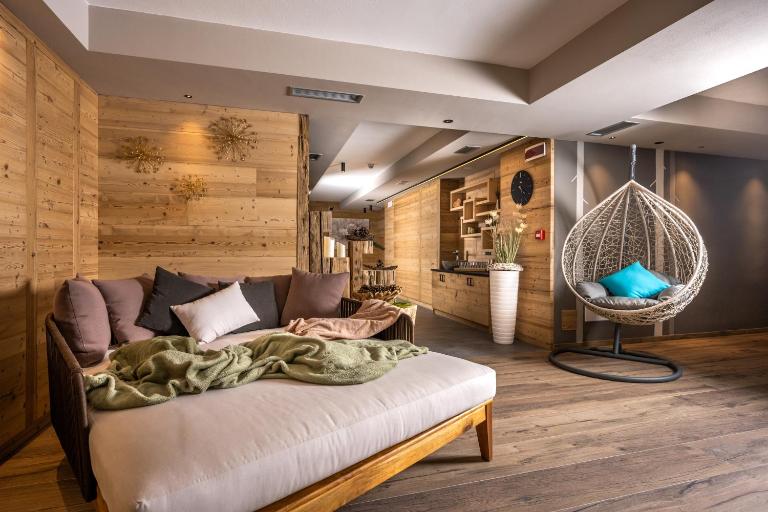 Cesa Edelweiss Living & Spa - Bed and Breakfast Campitello di Fassa