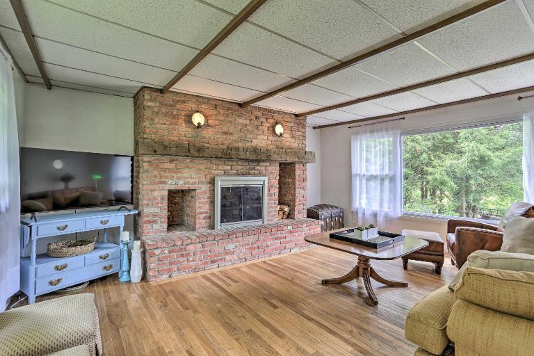 Spacious Sullivan County House w/ Fire Pit - B&B Hurleyville