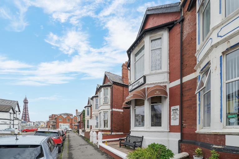 Deneside Guest House - Bed and Breakfast Blackpool